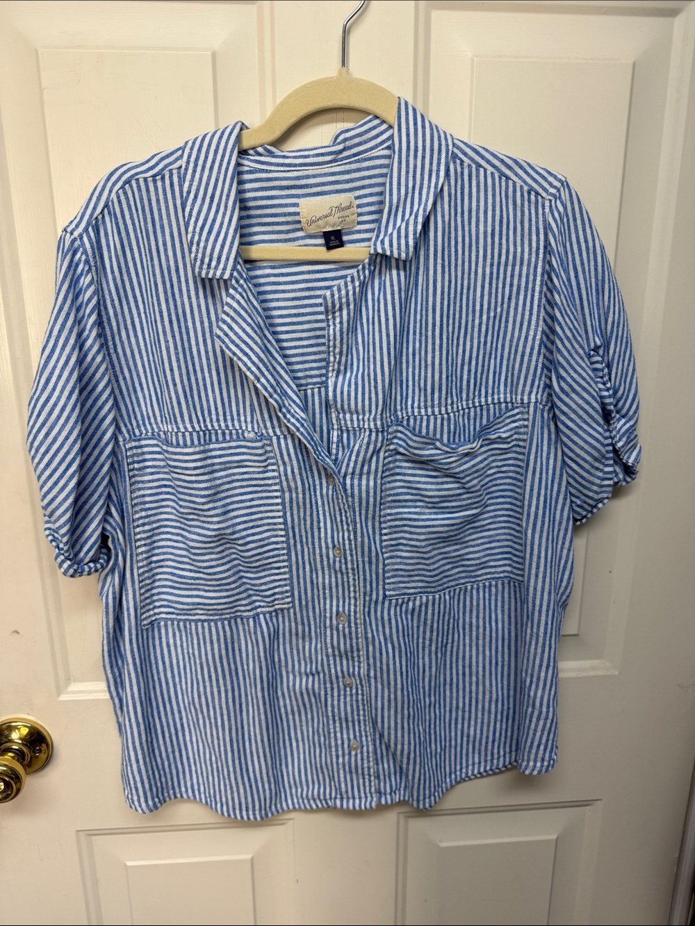 Universal Thread Blue and White Striped Short-Sleeve Button-Down Shirt